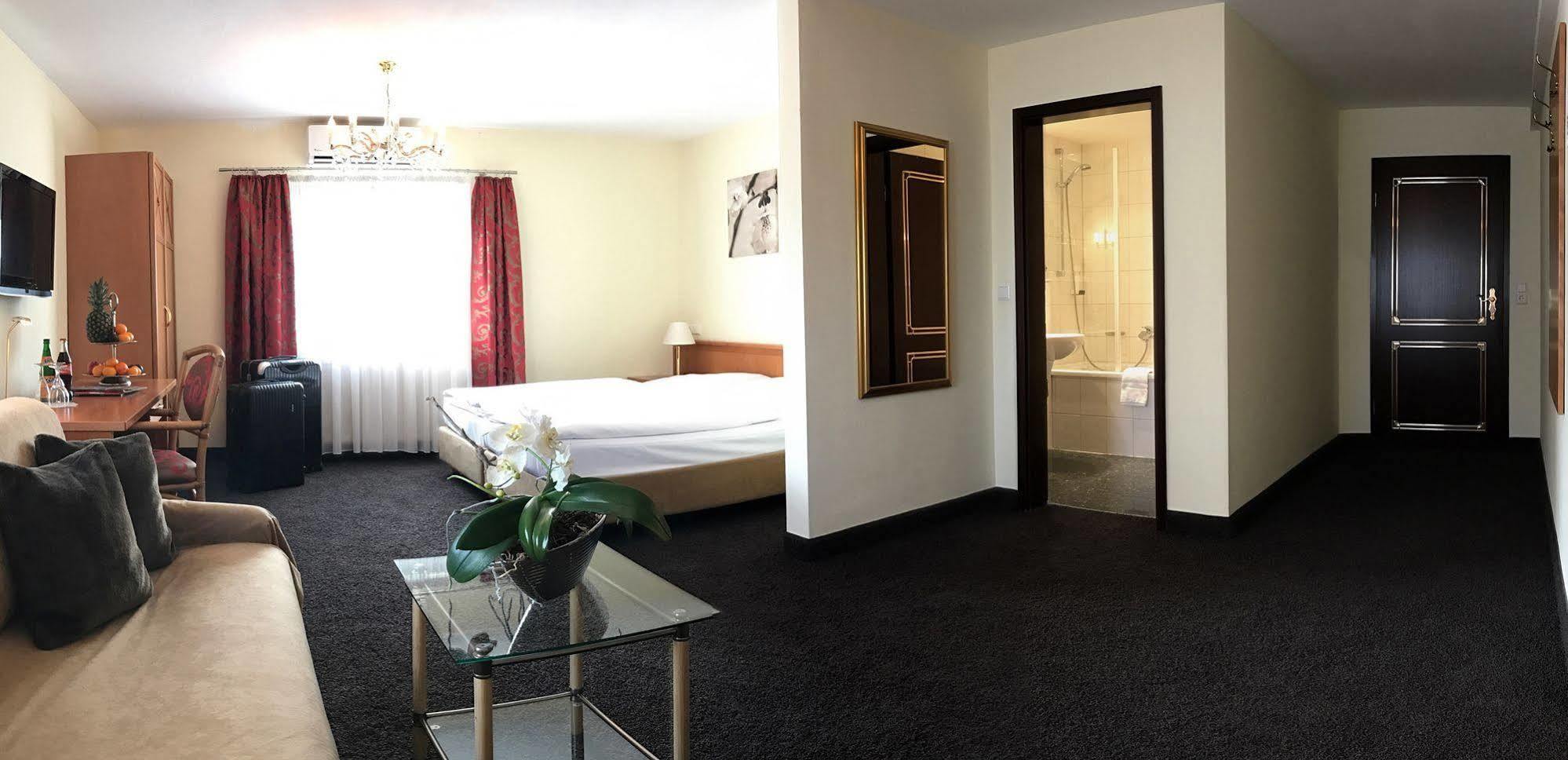 Boutiquehotel Goldhahn Bio Sport & Wellness Аален Екстериор снимка
