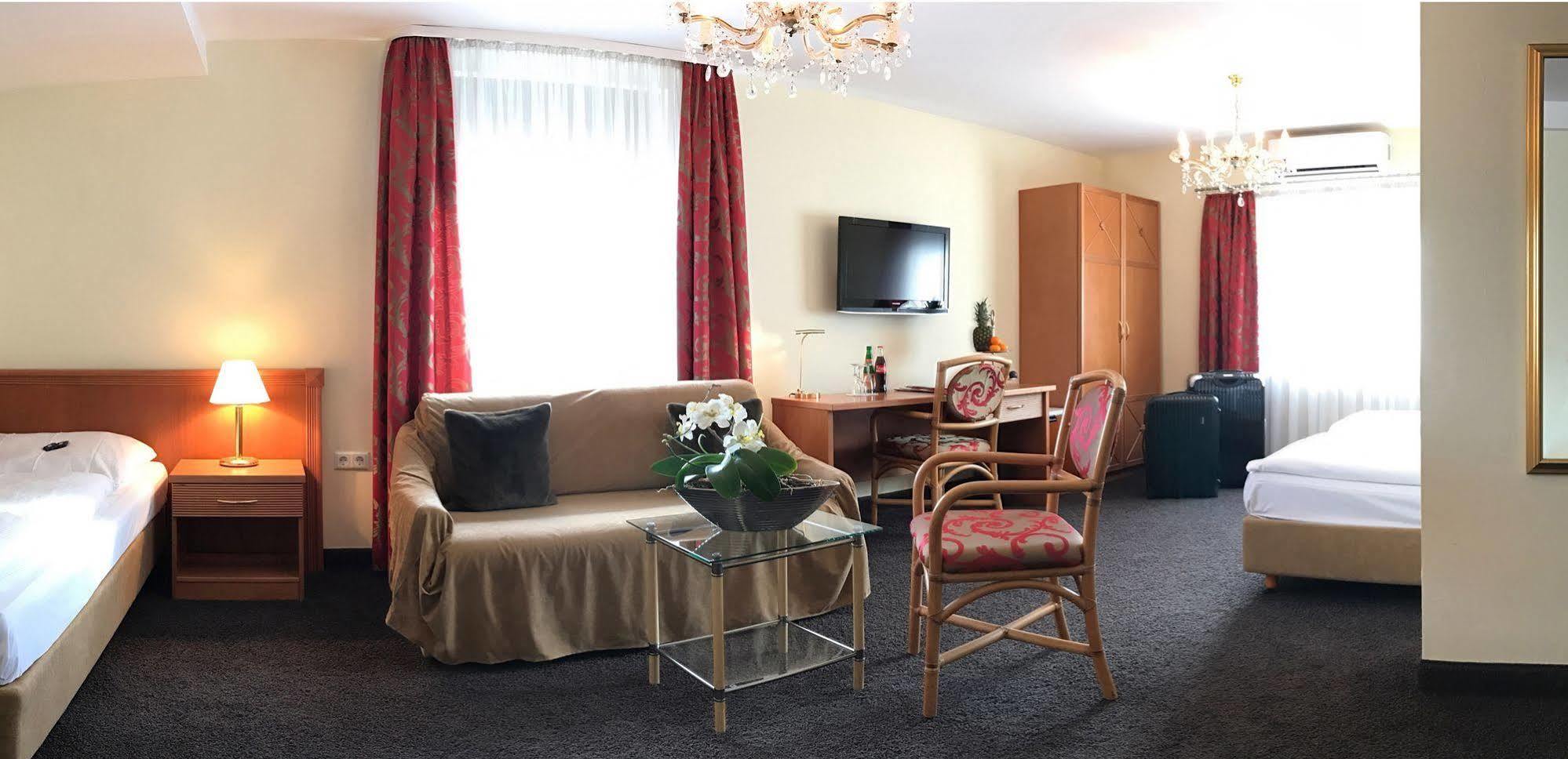 Boutiquehotel Goldhahn Bio Sport & Wellness Аален Екстериор снимка